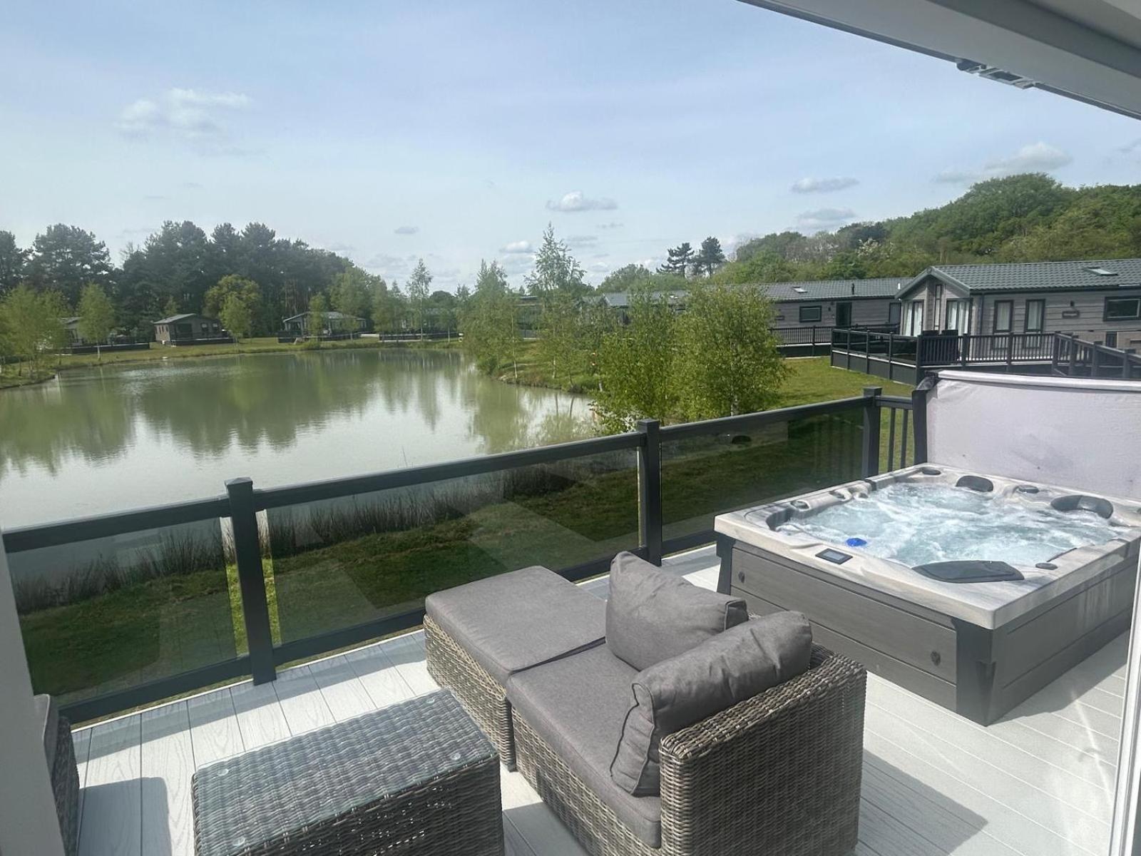 Hotchkin Lodge 우드홀스파 외부 사진
