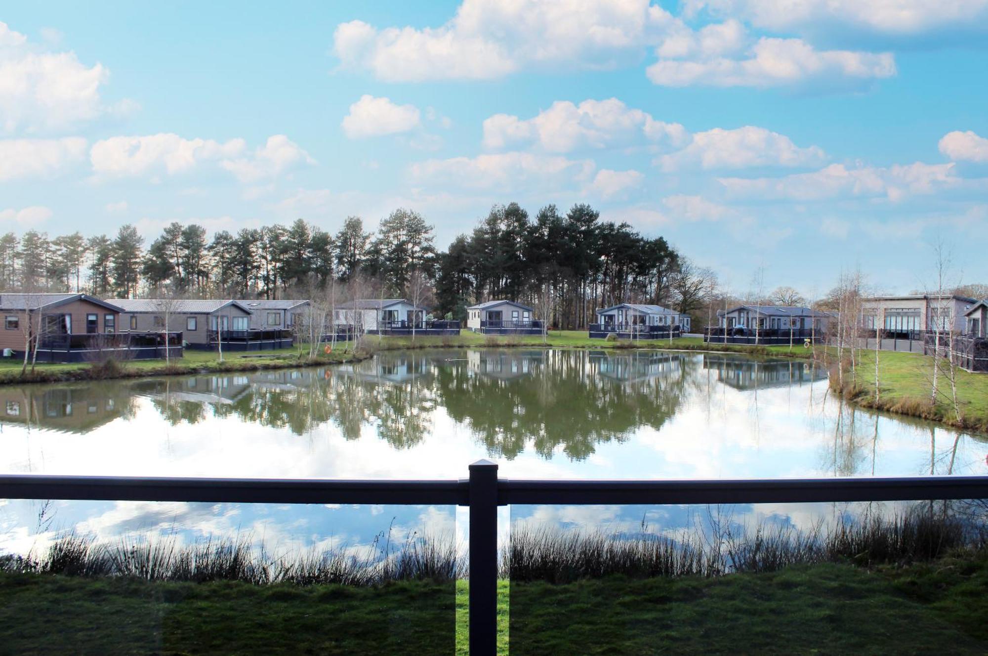 Hotchkin Lodge 우드홀스파 외부 사진
