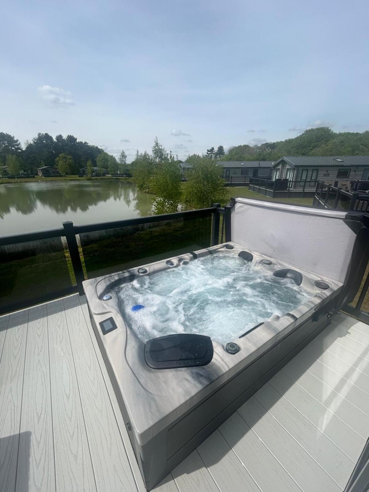 Hotchkin Lodge 우드홀스파 외부 사진