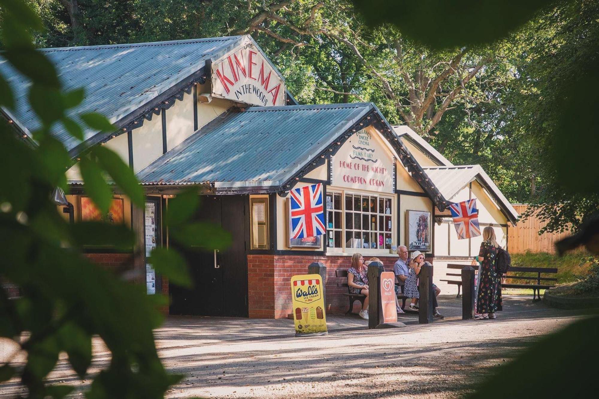 Hotchkin Lodge 우드홀스파 외부 사진